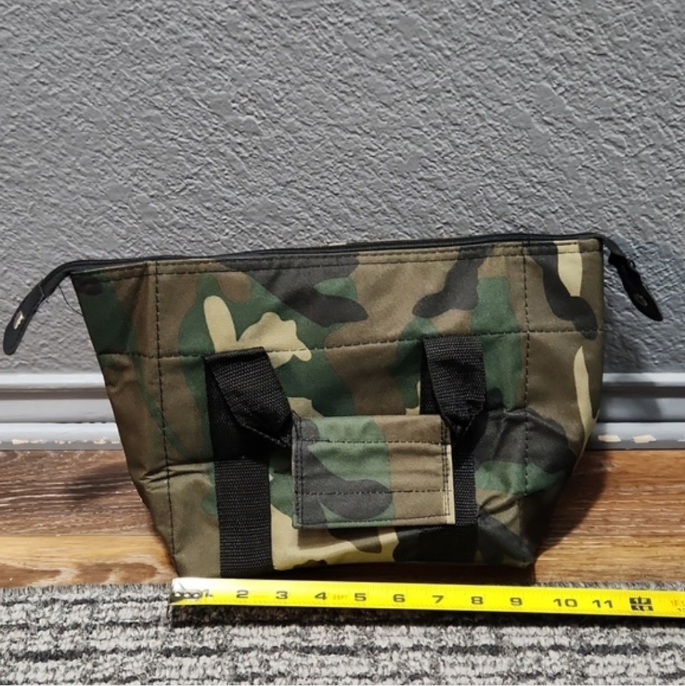 NWOT Green Camo Zip Top Insulated Lunchbox Tote Bag
